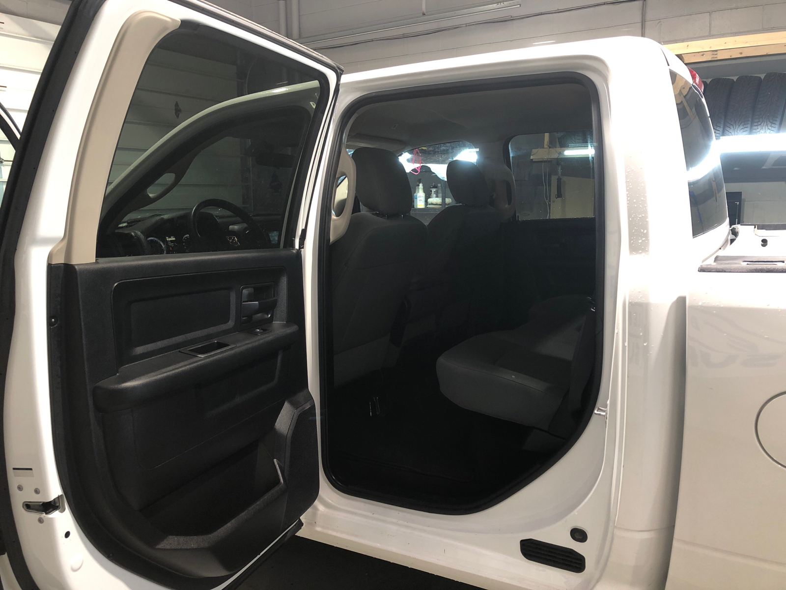 2018 Ram 1500 Crew Cab 4X4 * 5.7L Hemi V8 * 6 Passenger * Back Up